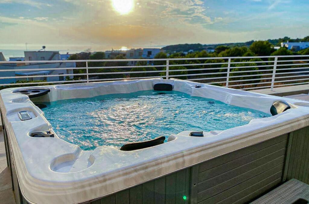 Jacuzzi Holiday Homes By Lovesud Santa Maria di Leuca ภายนอก รูปภาพ