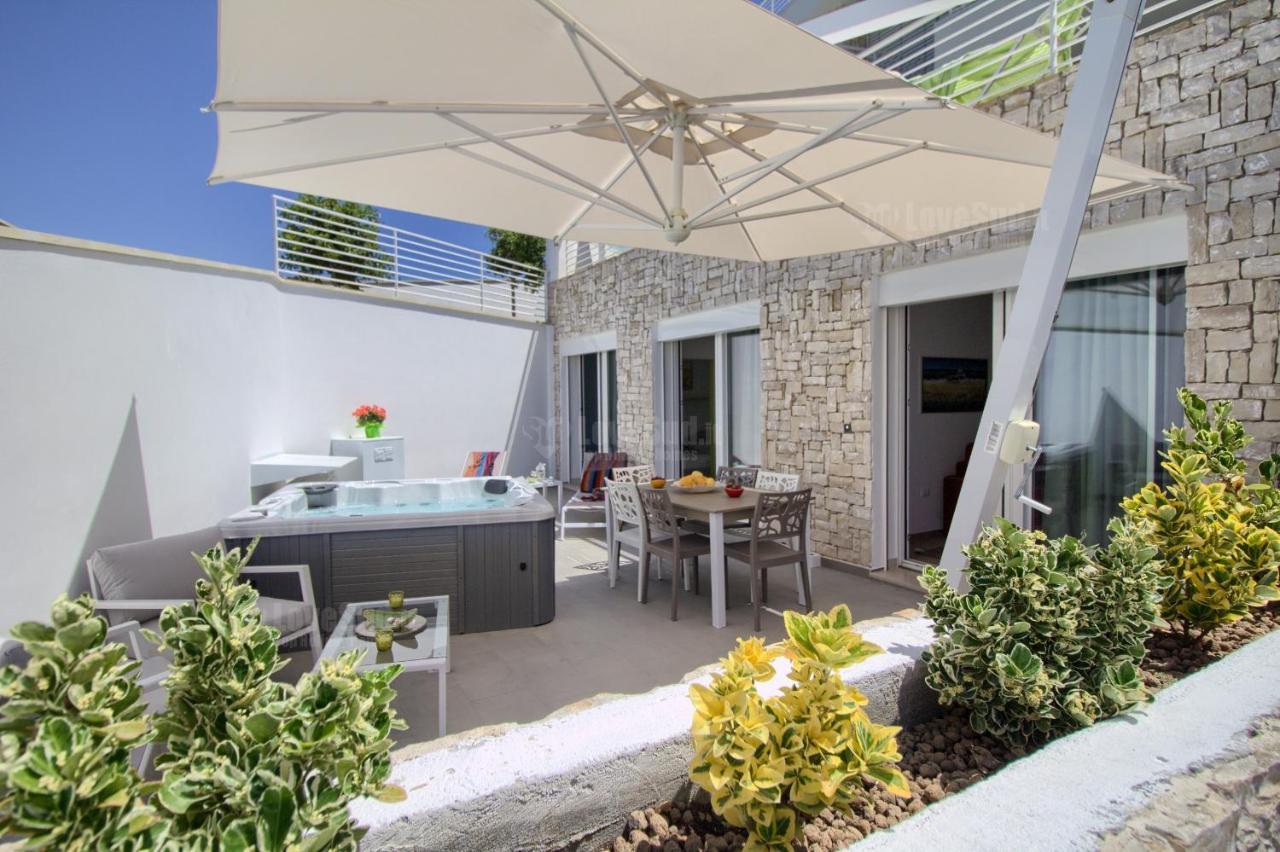 Jacuzzi Holiday Homes By Lovesud Santa Maria di Leuca ภายนอก รูปภาพ