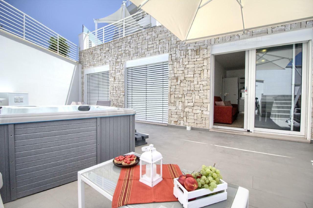 Jacuzzi Holiday Homes By Lovesud Santa Maria di Leuca ภายนอก รูปภาพ